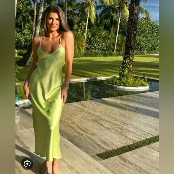 Elegant Lime Green Slip Dress - Picture 6 of 8